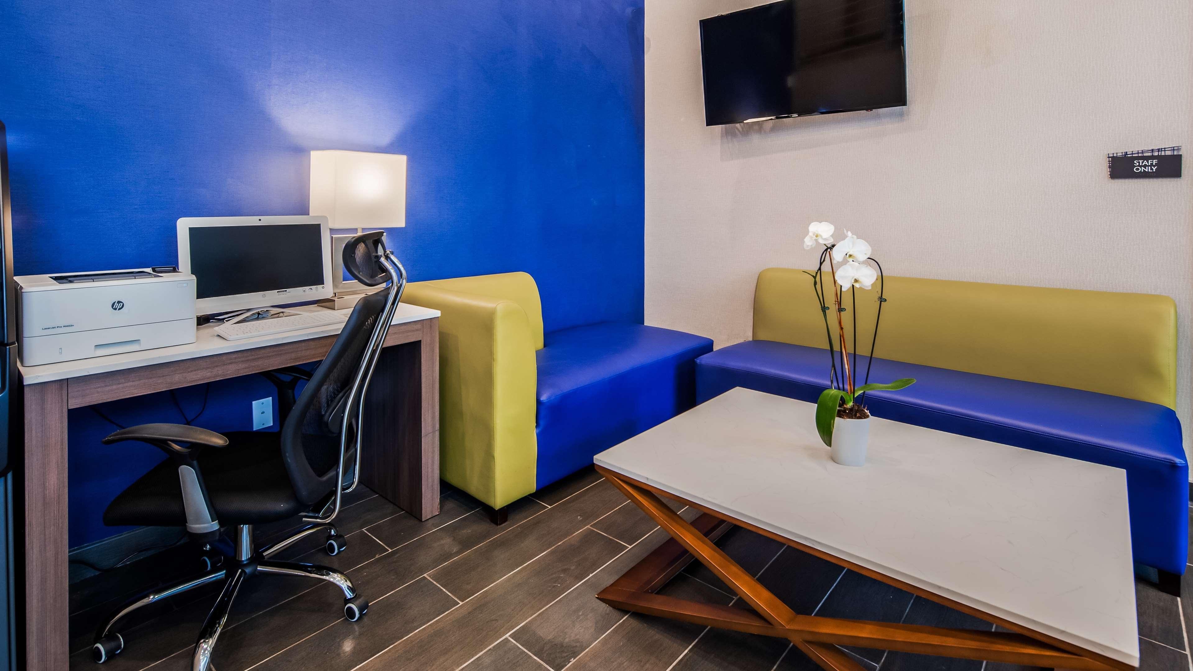 Best Western Plus Stadium Inn Nueva York Exterior foto